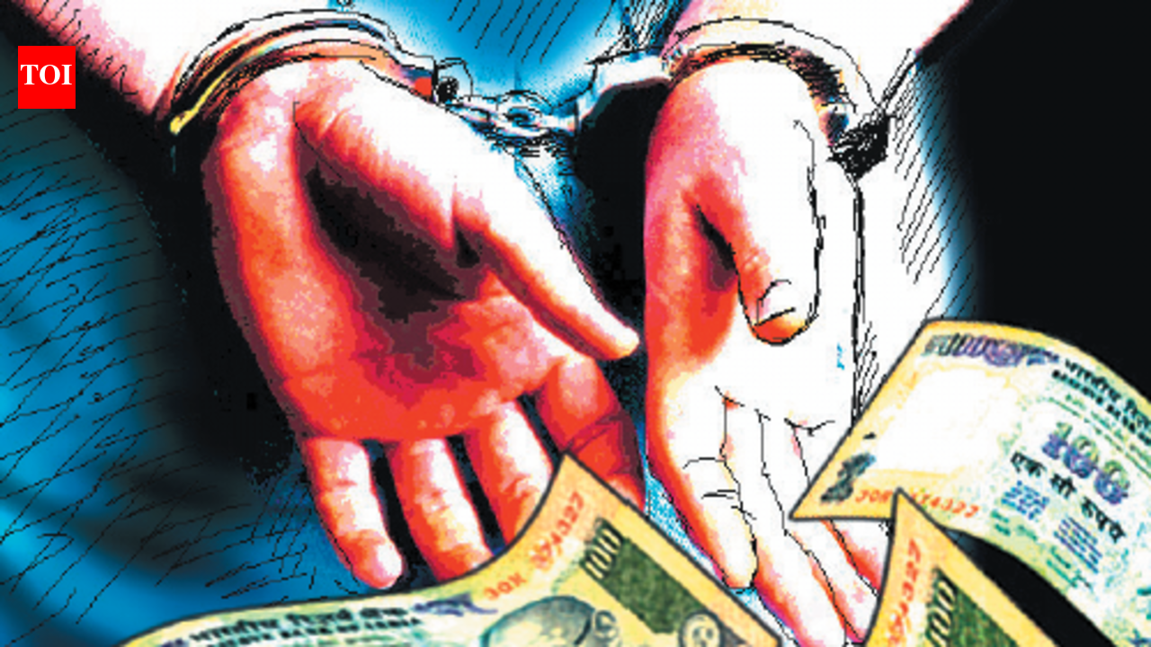 Lokayukta traps police constable for taking bribe