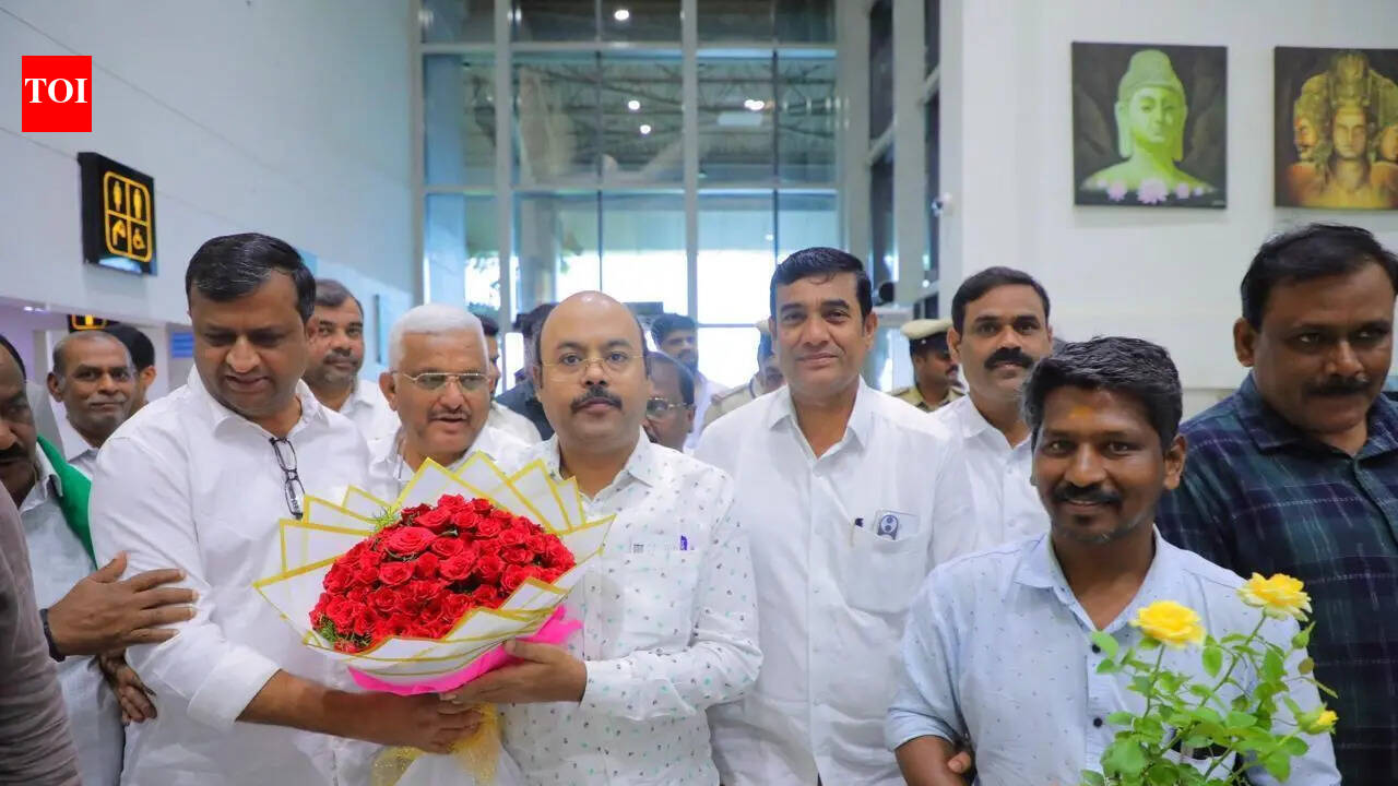 Yathindra backs Dharwad civic body split, targets Centre in visit