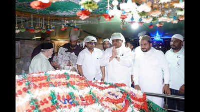 Patil’s first visit post oath: Dargah, temple stops stress harmony