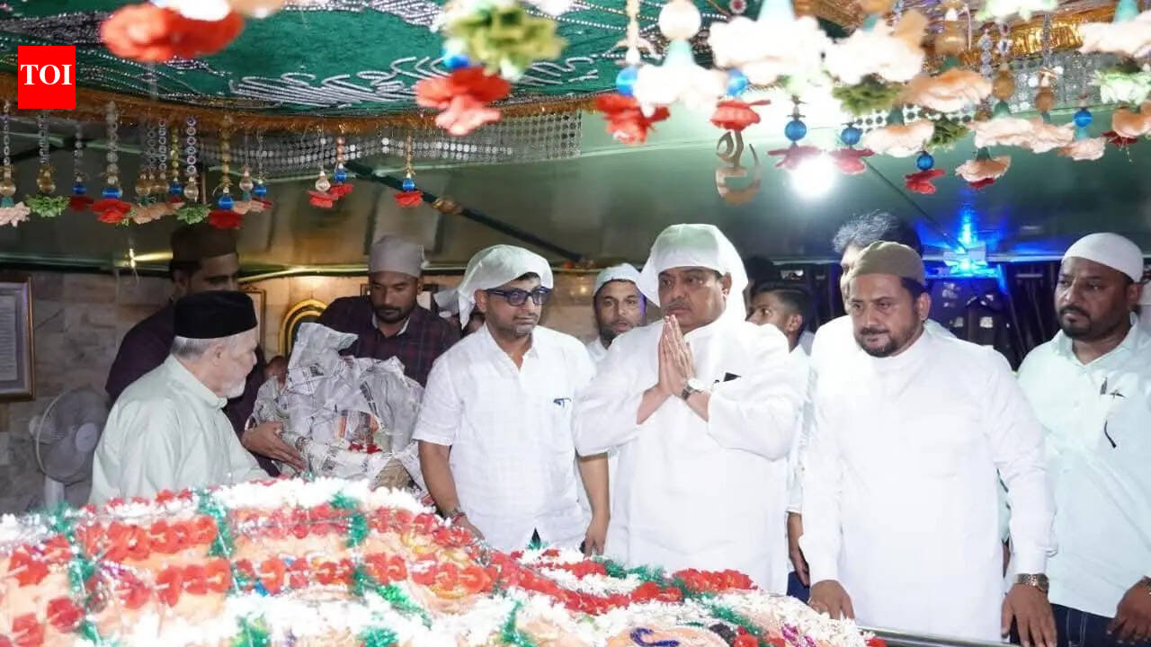 Patil’s first visit post oath: Dargah, temple stops stress harmony