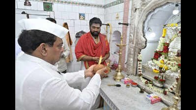 Patil’s first visit post oath: Dargah, temple stops stress harmony