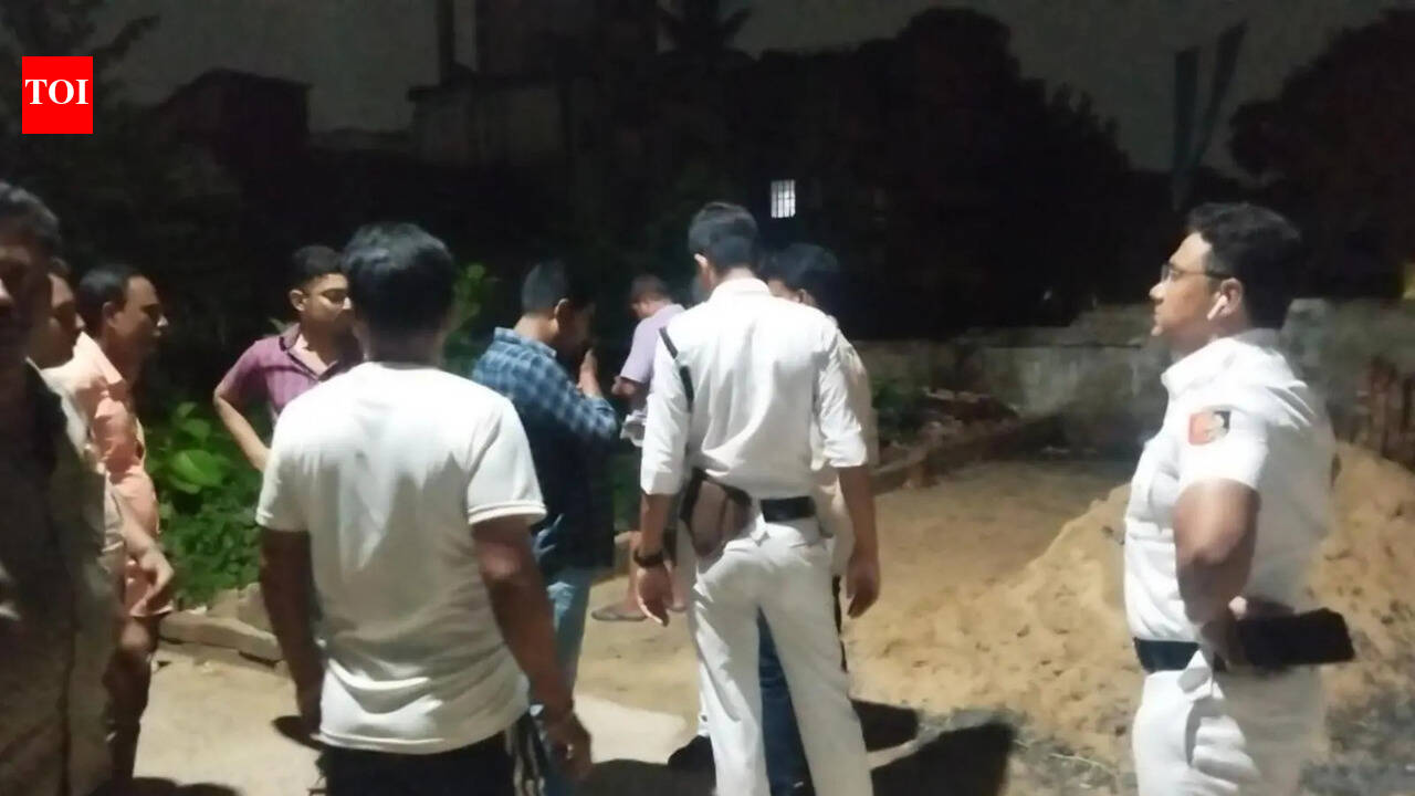 Bombs explode near house of Howrah’s former mayor