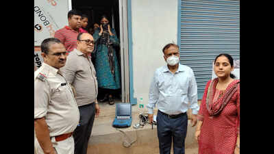 3 held for illegal sex determination of foetus at clinic