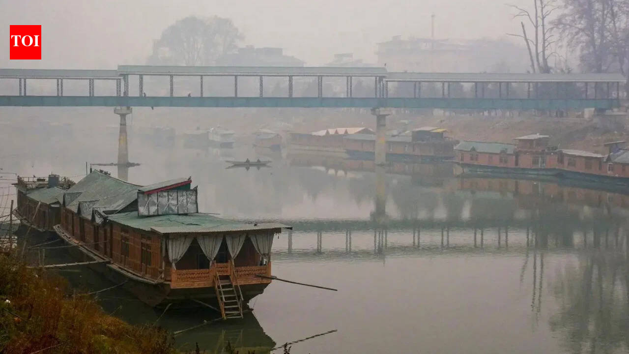 Jhelum houseboat owners fear water transport plan may damage Srinagar’s river heritage