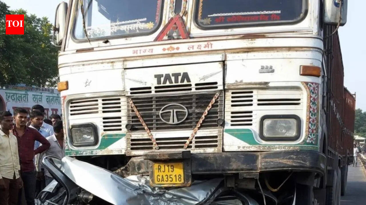 Man, daughter killed as truck rams car in Kalanjoor in Pathanamthitta
