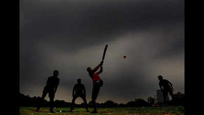 60kmph thunderstorm hits S Kol, central and northern parts receive drizzles