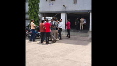 Four die cleaning septic tank at Surat jewellery processing unit