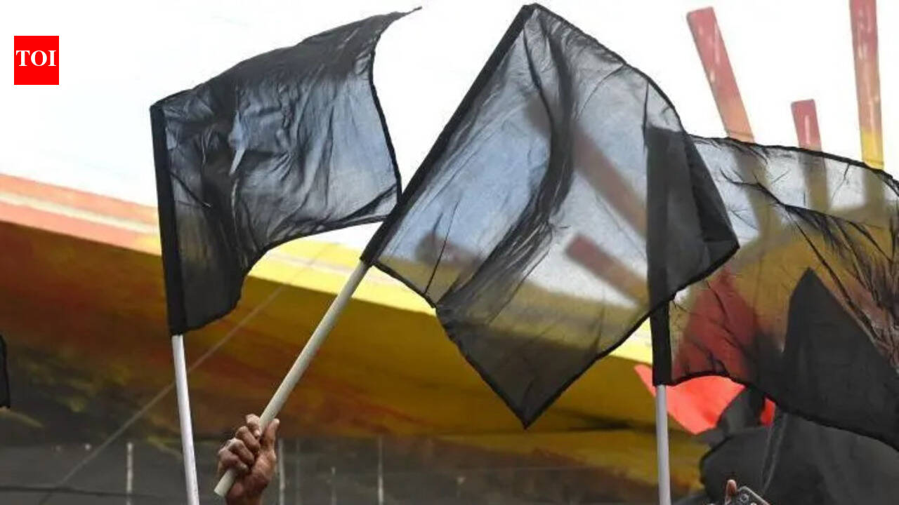 Vaiko hold black flag protest against Governor Arlekar for ‘saffronising Thiruvalluvar’