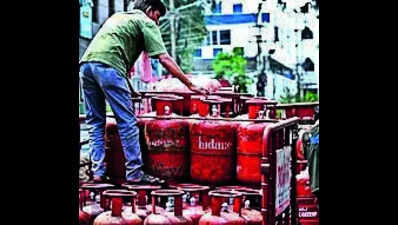 Selvaperunthagai, Anbumani, Premallatha flay Union govt’s price hike of domestic LPG cylinder