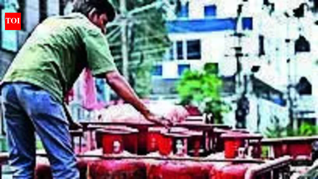 Selvaperunthagai, Anbumani, Premallatha flay Union govt’s price hike of domestic LPG cylinder