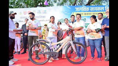 Mayor urges citizens to use cycles, save fuels at NMC Cycle Marathon