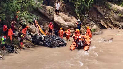 3 Bengal pilgrims among 5 rescued from ravine