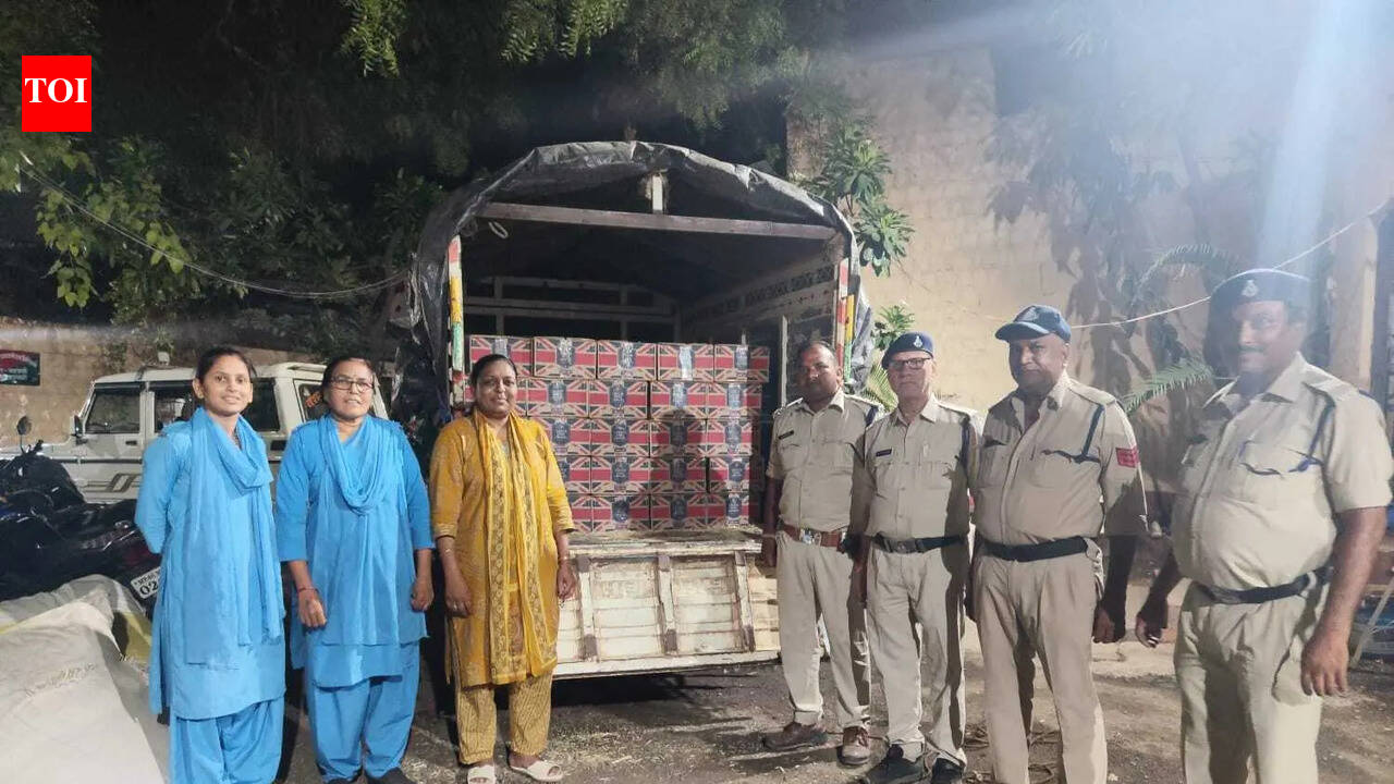 Illegal liquor seized in two incidents in Barwani