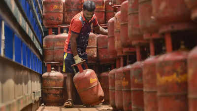 Oil marketing companies losing nearly 700 per domestic LPG cylinder, says government