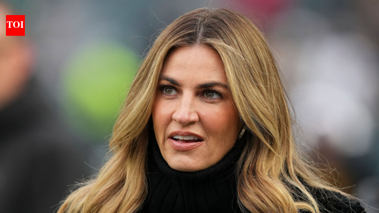 Erin Andrews' Bahamas vacation with Matthew Stafford puts reporter-athlete friendships under the microscope again