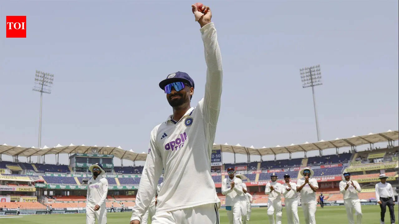 'Wonderful career ahead': Ashwin's special message for Manav Suthar