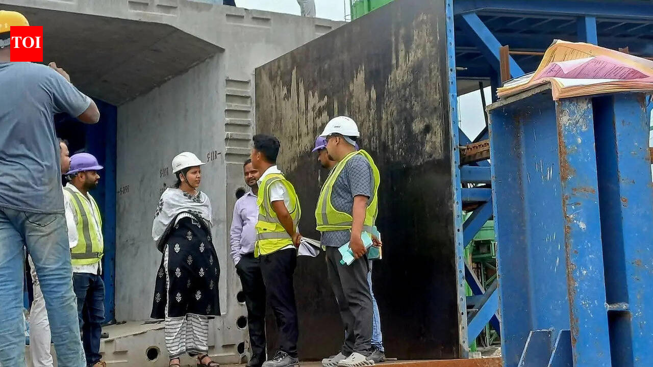 Majuli DC reviews Jorhat-Majuli bridge work, directs expedited construction