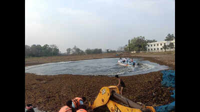 BAU turns invasive pond weed into organic manure, revives campus ponds
