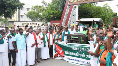 Tamil Nadu Farmers Association protests imposition of taxes on agricultural tractors