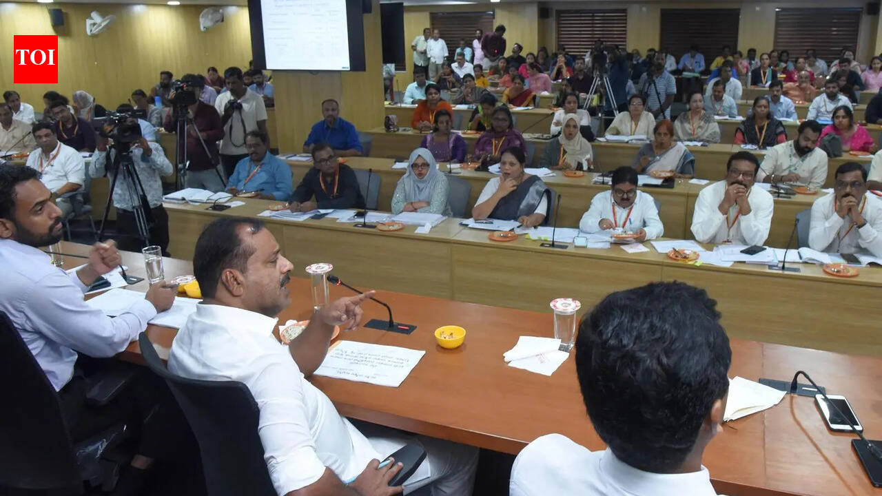 Khader warns of action against Arogya Mitras denying cashless care under AB-ArK