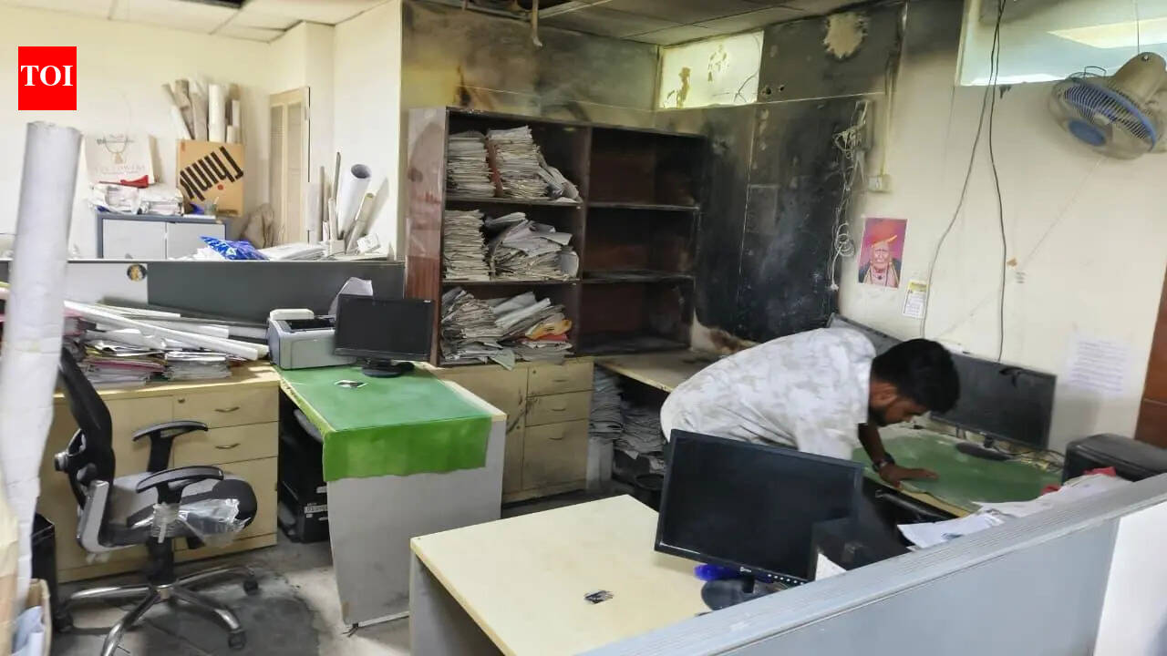 Thane civic HQ fire sparks political row, politicians call for independent probe