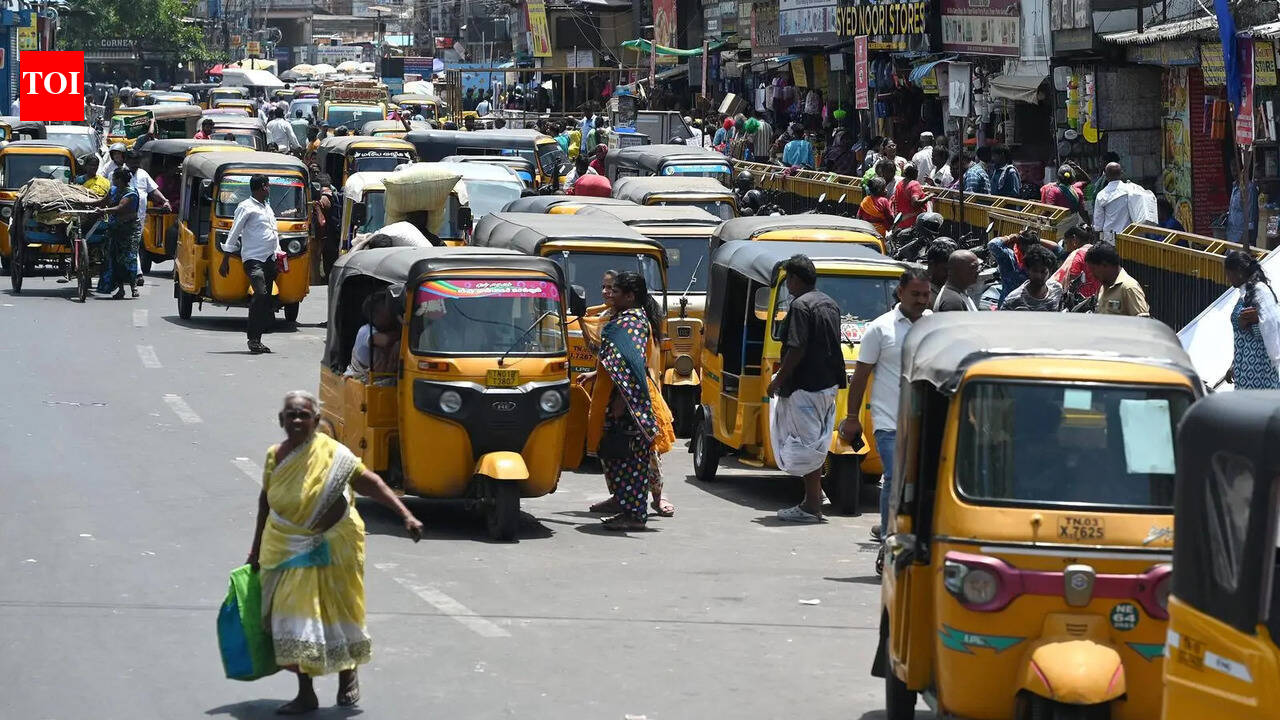Vendors on NSC Bose Road removed; but autorickshaws take over space