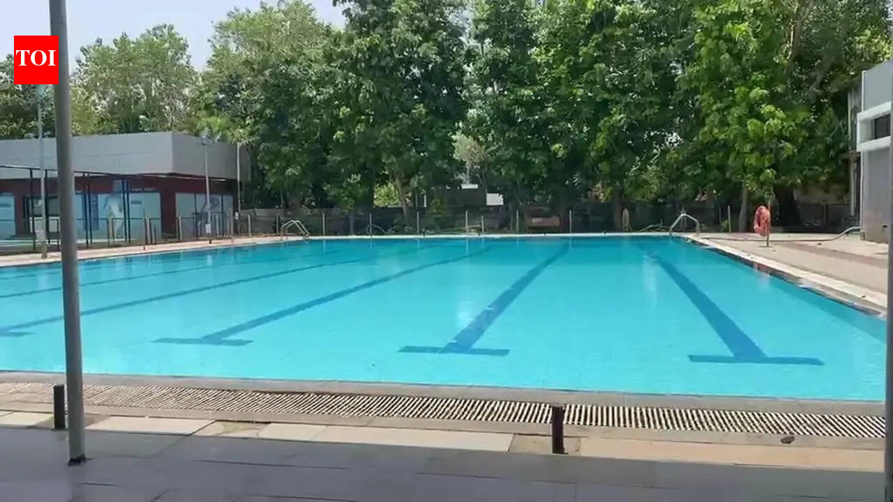 Anti-social elements break into Saraspur pool, create ruckus