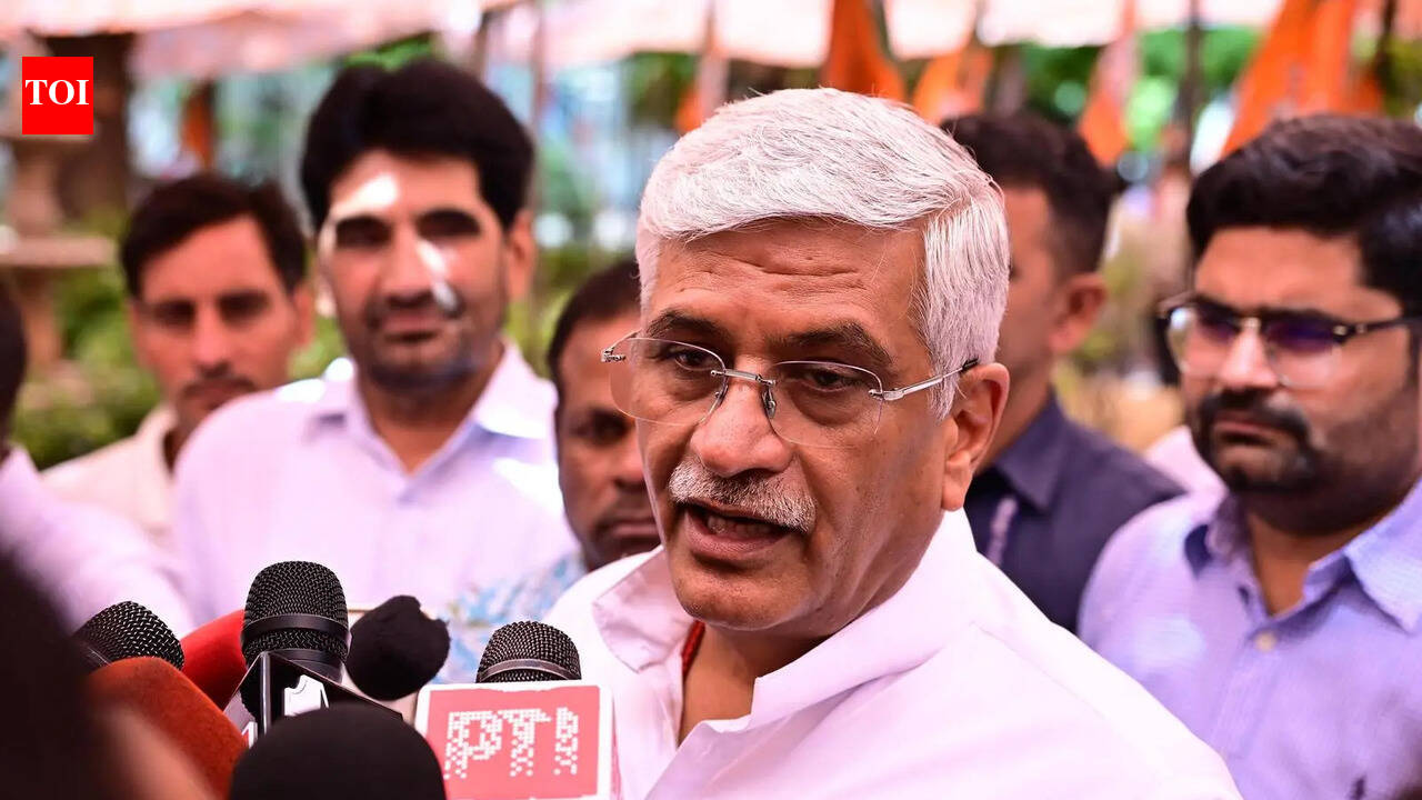 ‘Fear does not run in my blood’: Shekhawat hits back at Gehlot