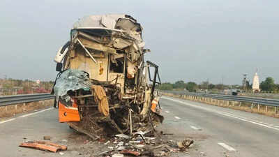 Twin accidents on Samruddhi leave one dead, at least 27 injured