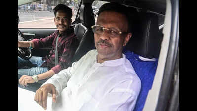 Old Didi loyalist Hakim sets off buzz with Ritabrata meet