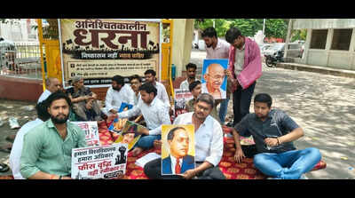 Former LU VC extends support to expelled students