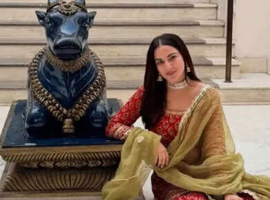 Shraddha Arya takes holy dip in Ganga, calls it a reset for the soul