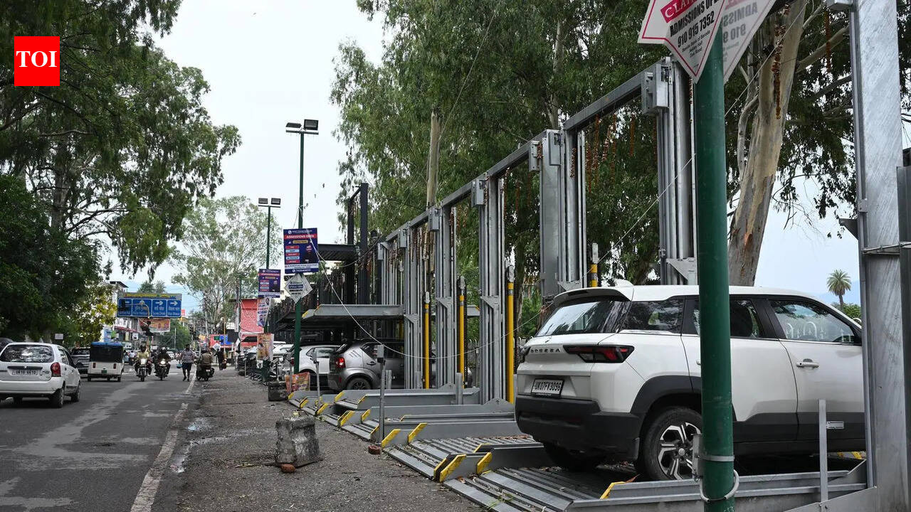 Govt parking lots lie vacant as roadside parking chokes Dehradun