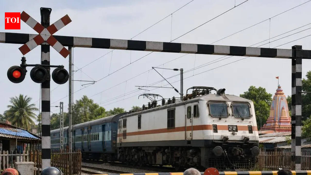 SWR observes Level Crossing Awareness Day