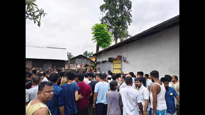 Protest in Chapor against liquor shop permit