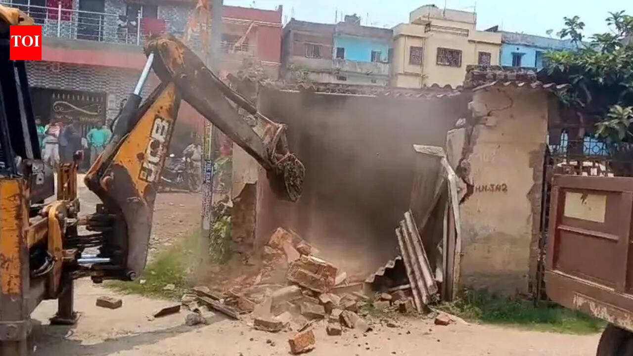 RMC intensifies crackdown on illegal buildings over water bodies ...