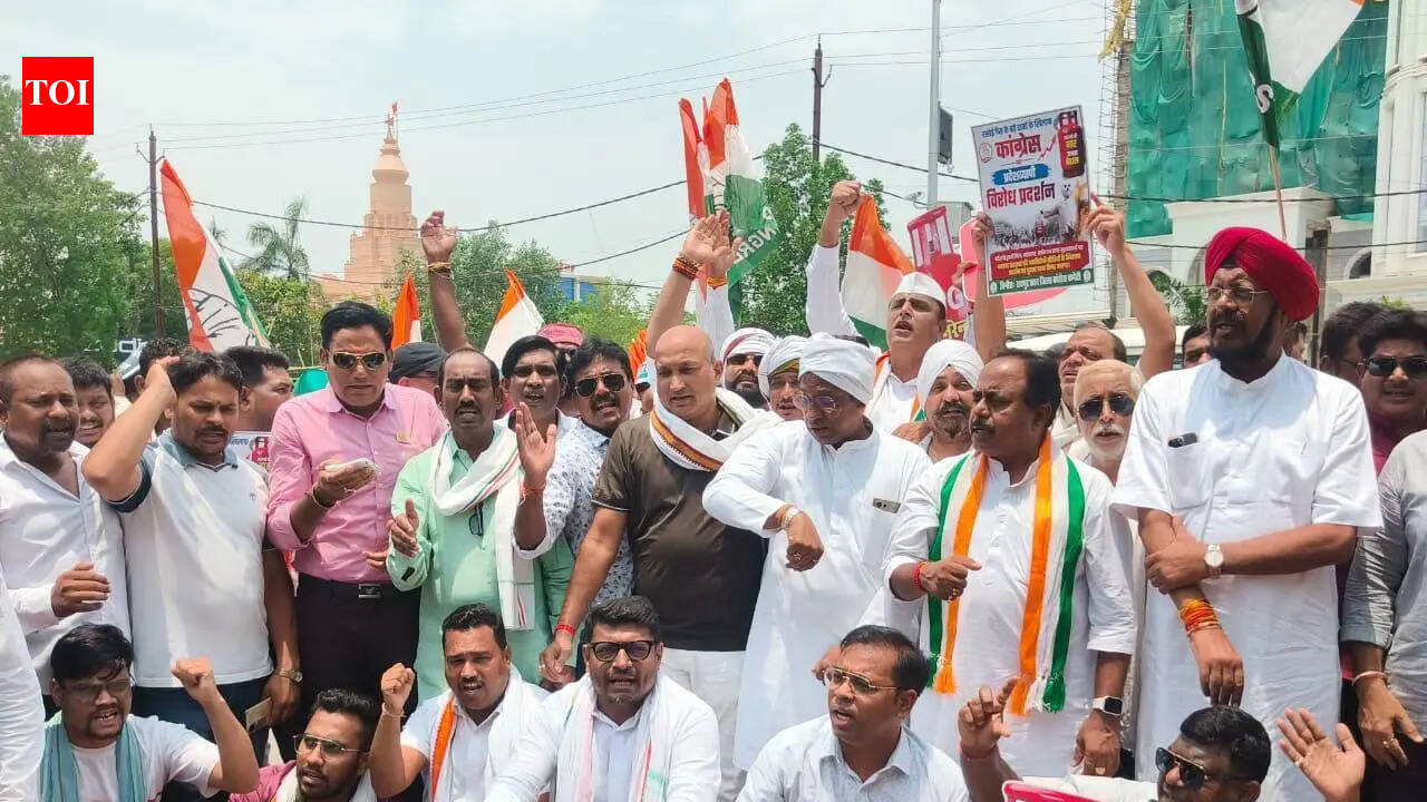Fuel, LPG price hike sparks Cong protest at Indian Oil HQ