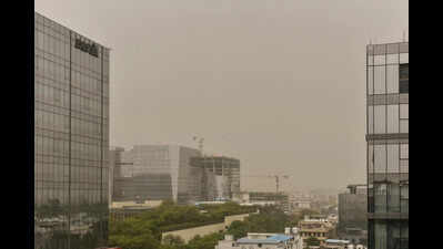 Dust storm lashes Gurgaon after hot day, thunderstorms and rain likely over next four days