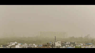 Dust storm lashes Gurgaon after hot day, thunderstorms and rain likely over next four days