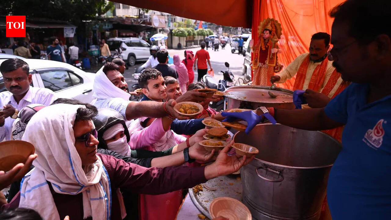 Bhandaras, brotherhood and devotion define sixth Bada Mangal