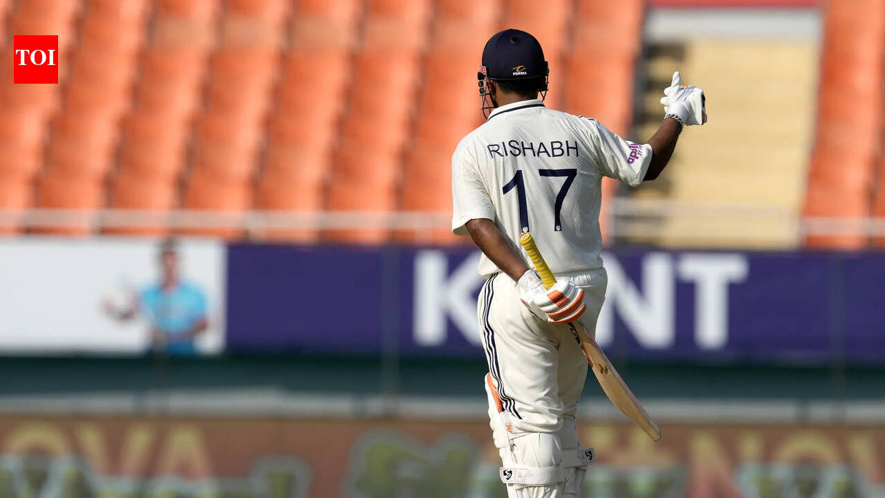 'Playing such a shot is mind-boggling': Ashwin tears into Rishabh Pant