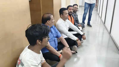 MSEDCL to disconnect power to illegal jeans-wash units in Maharashtra's Kalyan within 7 days after activist protest