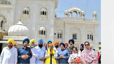 Tarun Chugh offers prayers at Bangla Sahib as PM Modi becomes India's longest-serving elected prime minister