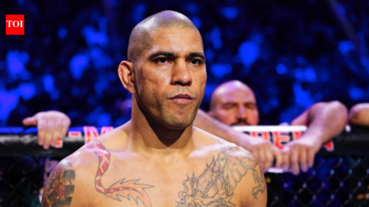 Alex Pereira sends strong message to heavyweight division before UFC 250