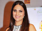 Lara launches 'Prenatal Yoga' DVD