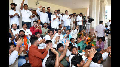 Nathwani’s RS nomination declared valid; Cong cries foul, plans to move EC