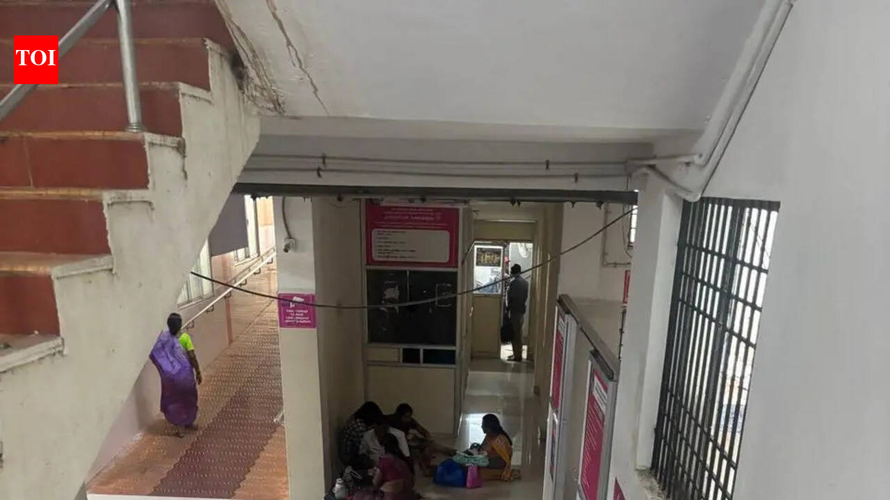 Dirt, filth and dry taps dog Government Kasturba Gandhi Hospital