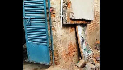 20 injured, 6 critical after balcony collapses during wedding in Giridih