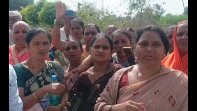 Farmers stop land survey for Shaktipeeth Expressway