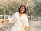 Hina Khan uses golden hour for photography after failing to find 'anti-delulu pills'